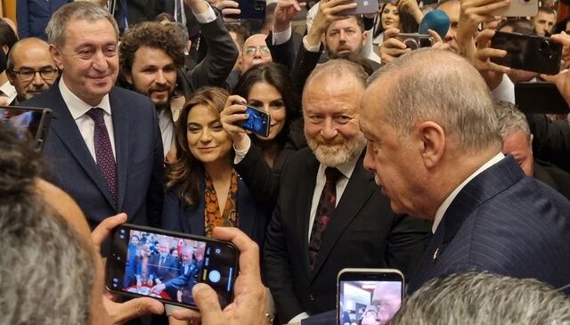 Erdoğan’dan resepsiyona damga vuran soru: “Masa sağlam mı?”