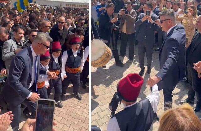 Mendili kapan Sadettin Saran çocuklarla halay çekti