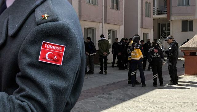 Genç teğmen evinde ölü bulundu
