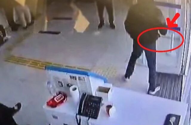 Banka şubesinde satırla gasp girişimi