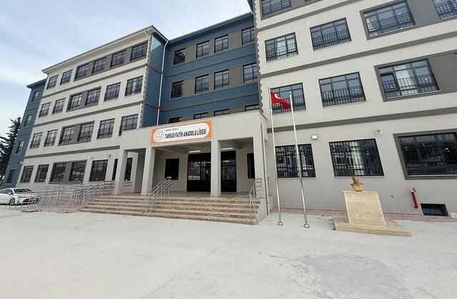 Mersin’de bir lise öğrencisi silahla yakalandı