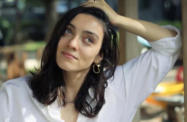 Merve Dizdar mutluluğunu paylaştı! Eşiyle romantik kare