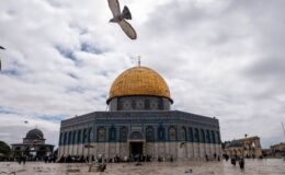İsrail’in savaş bahanesiyle kapattığı Mescid-i Aksa, 41 gün sonra ibadete açıldı