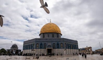 İsrail’in savaş bahanesiyle kapattığı Mescid-i Aksa, 41 gün sonra ibadete açıldı