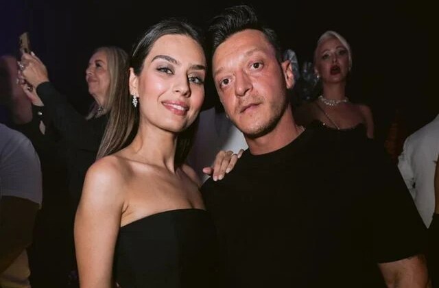 Mesut Özil ve Amine Özil üçüncü kez anne baba oldu