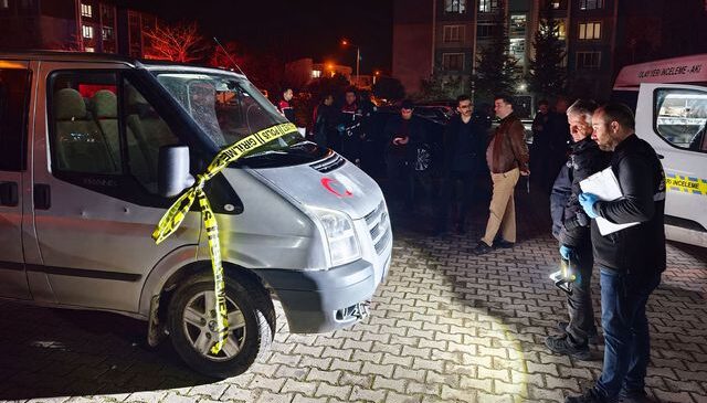 Kanlı pusu! Minibüsünü park ederken kurşunların hedefi oldu