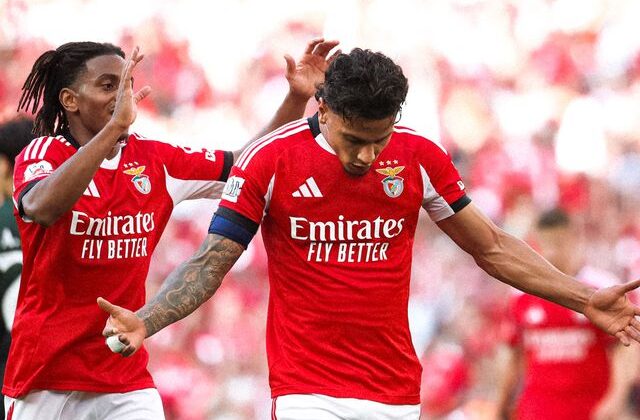 Mourinholu Benfica, şampiyonluk umutlarını 4 golle sürdürdü