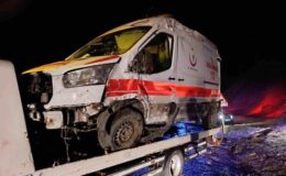 Muş’ta ambulans devrildi: 5 yaralı