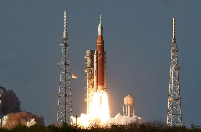 Artemis II, 54 yıl sonra insanları tekrar Ay’a gönderdi! İşte o anlar