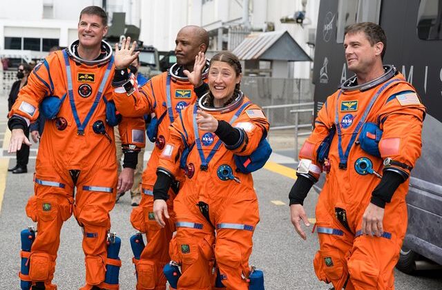 Artemis 2’den tarihi rekor! Apollo’yu solladı