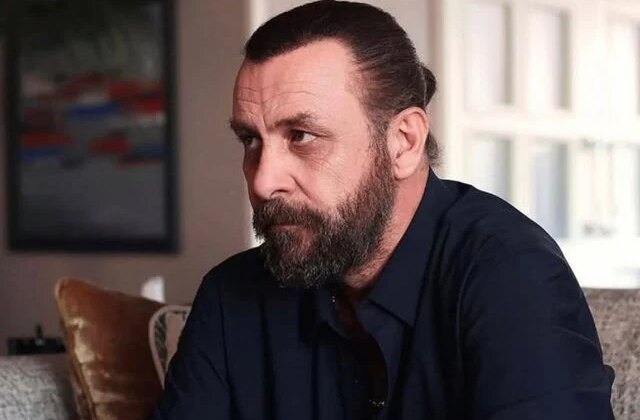 Nejat İşler’den çarpıcı sözler: Bir dekorda yaşıyoruz