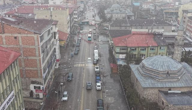 Nisan ayında kar sürprizi! Bir şehrimiz beyaza büründü