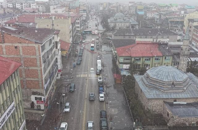 Nisan ayında kar sürprizi! Bir şehrimiz beyaza büründü