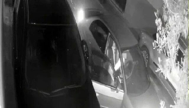 Otomobilden yol kenarına atılan kadının yardım çığlıkları sokağı inletti