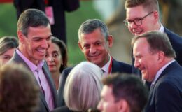 Özgür Özel, İspanya’da Başbakan Sanchez ile bir araya geldi