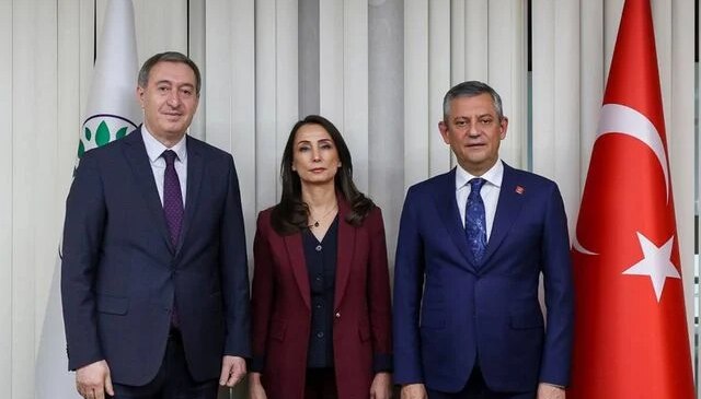 Özgür Özel’den kulisleri hareketlendiren ziyaret! Kürsüden ilan etti, DEM Parti destek verdi