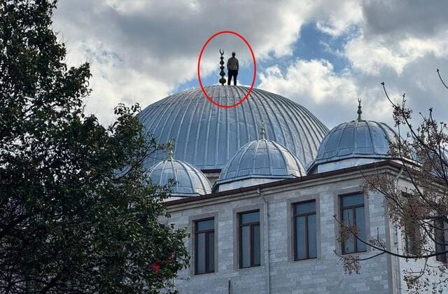 İntihar etmek için cami çatısına çıktı, 2 saatlik çabayla aşağı indirildi