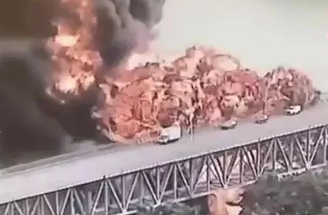 Panama’daki dehşet anları! Alevler köprüye sıçradı