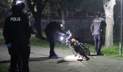 Parkta iki grup tabanca ve bıçakla birbirine girdi: 2 yaralı