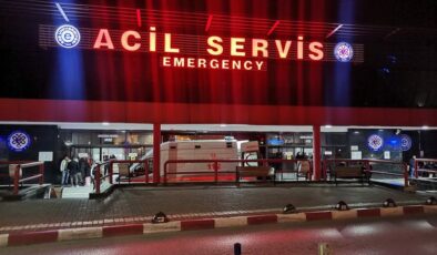 Parkta rastgele bıçak sallayan kişi, 2 yaşındaki Samet’i boğazından yaraladı