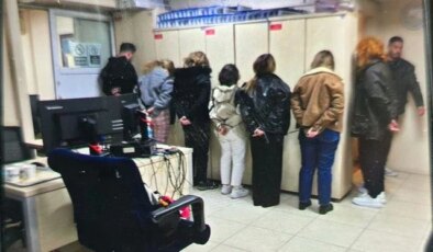 Polislere yönelik alaycı ifade kullanarak görüntü çeken şüphelilerden 1 kişi tutuklandı