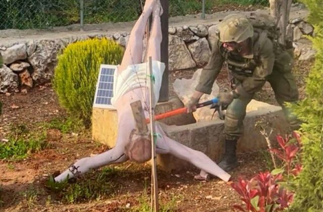 Polonya’dan İsrail askerinin skandal hareketine tepki: Kendi rehinelerini bile öldürdüler