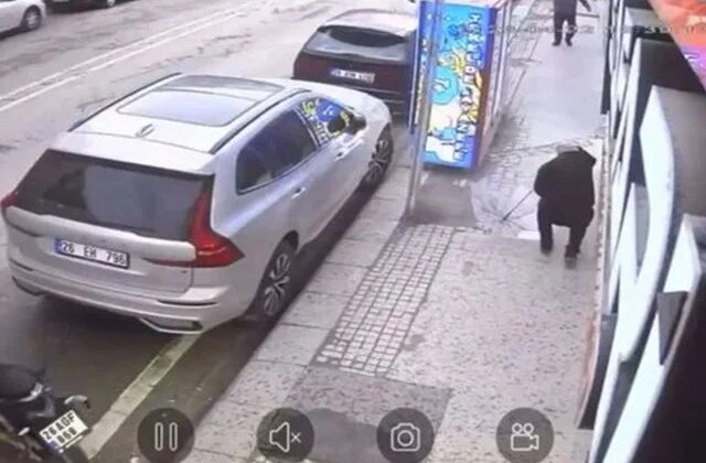 Rüzgarda patlayan camın parçaları başına düştü; o anlar kamerada