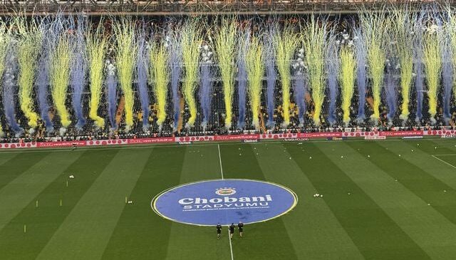 Sahaya çıkan Fenerbahçeli futbolculara sürpriz karşılama