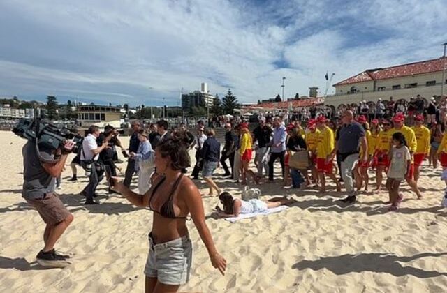 Sahilde Harry ve Meghan’ı takmayan kadın kahraman ilan edildi