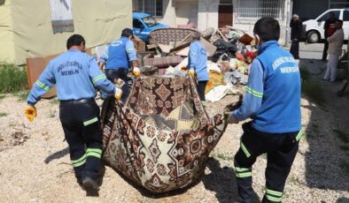Sahiplerinin yaşamını yitirdiği evden 1 kamyon çöp çıkarıldı