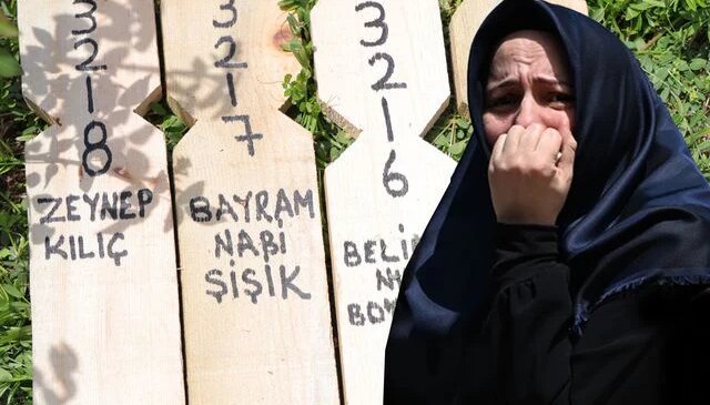 Saldırıda hayatını kaybeden 4 sınıf arkadaşı yan yana toprağa verildi