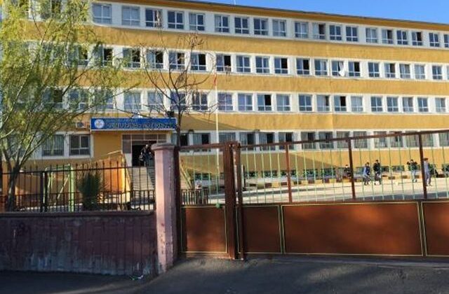 Şanlıurfa’da bir ortaokulda öğretmene bıçaklı saldırı