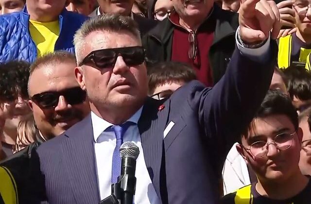 Saran’dan sözünü kesen taraftarlara: Bak bir daha almam sizi maçlara, bir durun lan