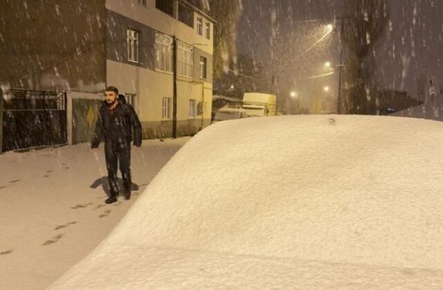 Kış geri döndü! Kar kalınlığı 15 santimetreyi aştı