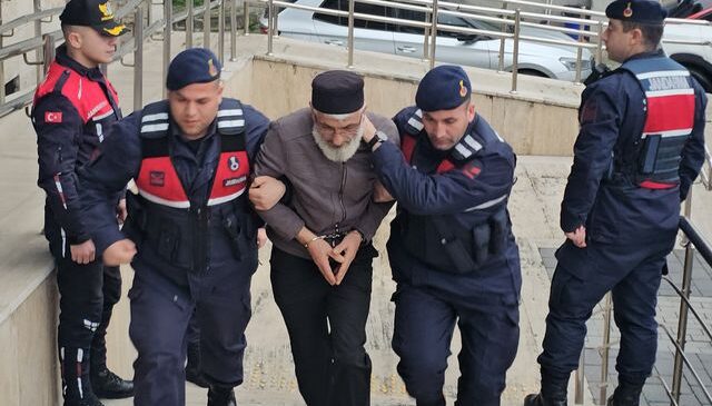 Eşini ve kayınvalidesini öldüren sanıktan hakimi çıldırtan “öpücük” savunması