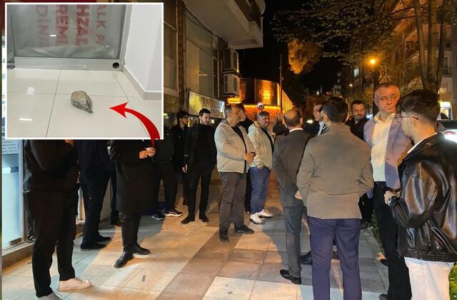 Belediyede işe giremedi, ilçe binasını taşladı