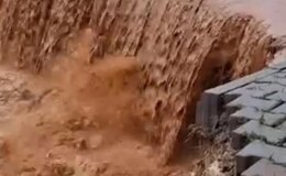 Siirt’te sağanak; Yollar çöktü, ev ve iş yerlerini su bastı