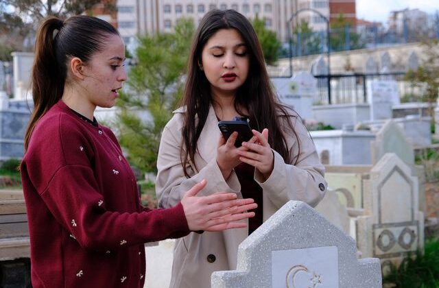 Sivas’ta bir garip olay: Pusula ile mezarlığa gidenler şaşıp kalıyor