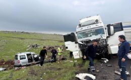 Şanlıurfa’da tır ile hafif ticari araç çarpıştı: 2 ölü, 1 yaralı