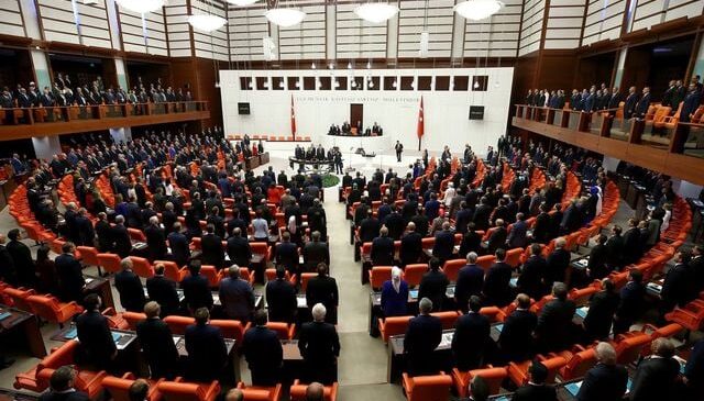 Sosyal medya ve doğum izni düzenlemelerini içeren kanun teklifi TBMM’de kabul edildi