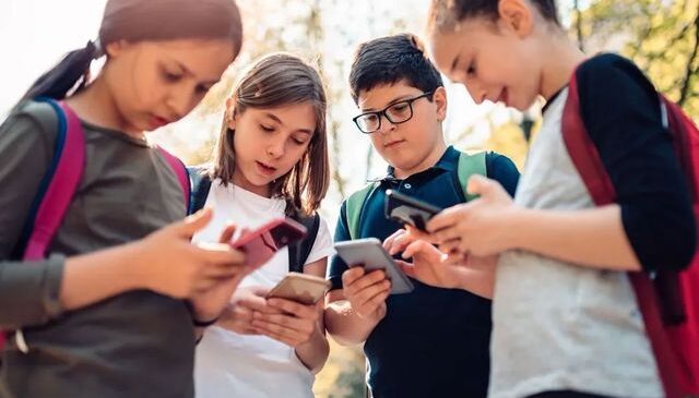 15 yaş altına sosyal medya yasağı getiren kanun teklifi Meclis’ten geçti