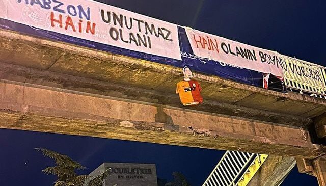 Sözün bittiği yer! Trabzon’da Uğurcan Çakır’a olay pankart