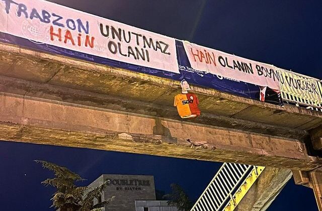 Sözün bittiği yer! Trabzon’da Uğurcan Çakır’a olay pankart