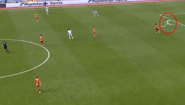 Süper Lig’de kendi kalesinden rakip kaleye inanılmaz gol