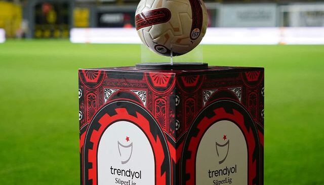 Bütün maçlar aynı saatte! Süper Lig’de sezonun son derbisinin tarihi belli oldu