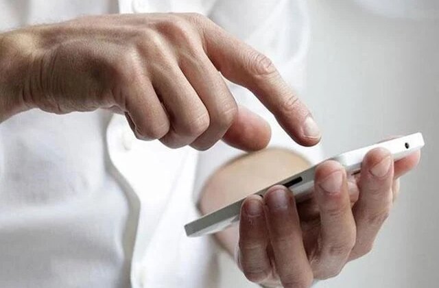 Telefonuna gelen “kredi” mesajına inandı, dünyası başına yıkıldı