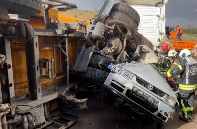 TEM’de zincirleme kaza: 4 araç birbirine girdi, Ankara yönü trafiğe kapatıldı