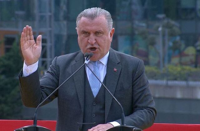 Temel atma töreninde Osman Aşkın Bak’tan dikkat çeken sözler: Şampiyon Cimbom için…