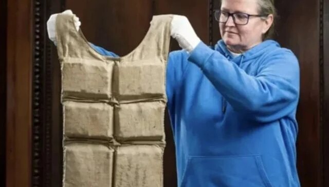 Titanik kazasından kurtulan yolcunun can yeleği yaklaşık 906 bin dolara satıldı