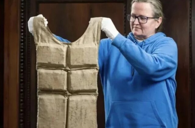 Titanik kazasından kurtulan yolcunun can yeleği yaklaşık 906 bin dolara satıldı